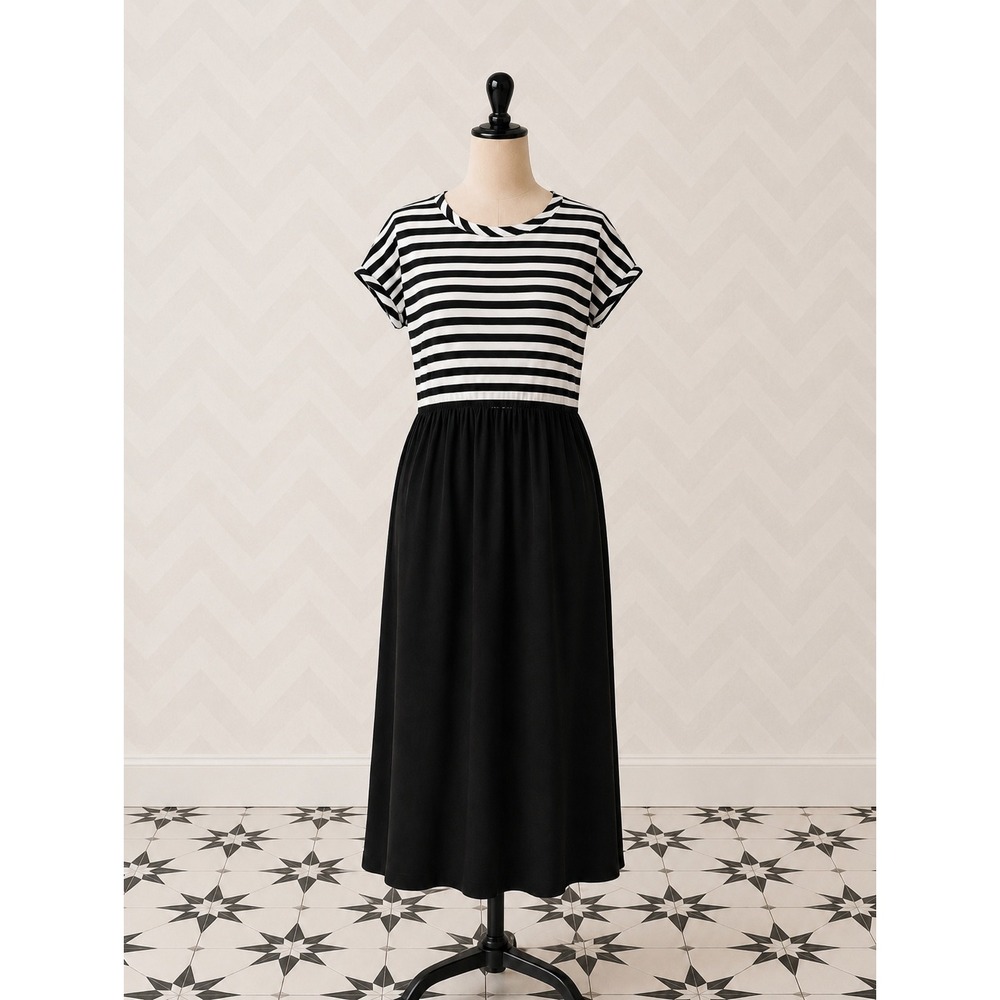 Tiana B. Black‎ and White Striped Maxi Dress Size M Excellent Condition